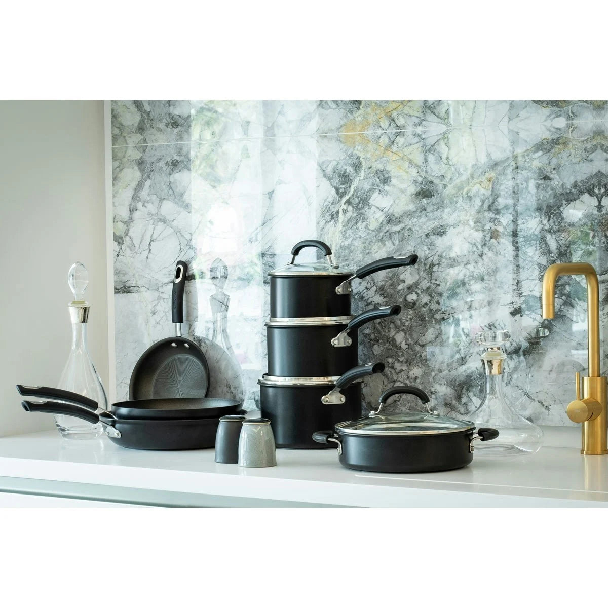 2.8L Non-Stick Shallow Casserole Dish with Lid